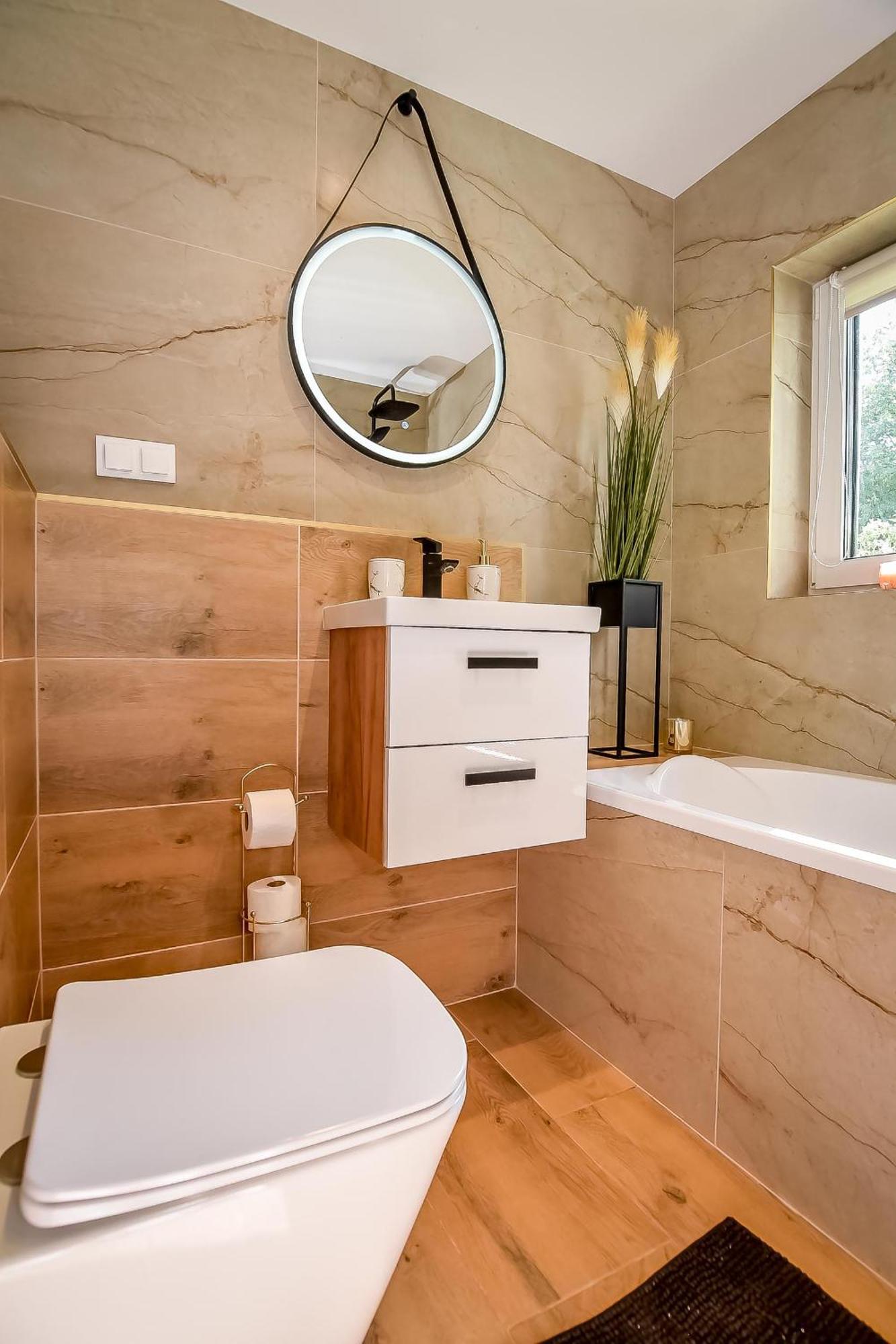 Perla Bialki Z Jacuzzi Chalet